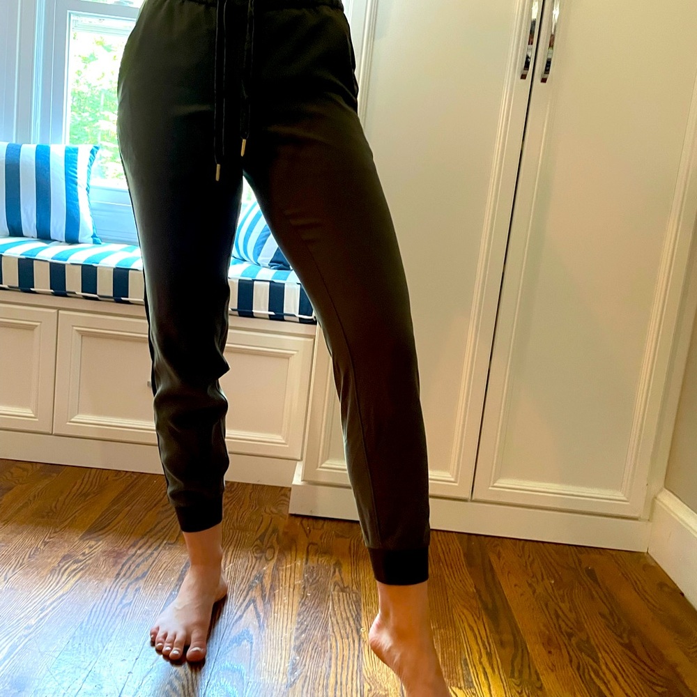 LULULEMON joggers size 4